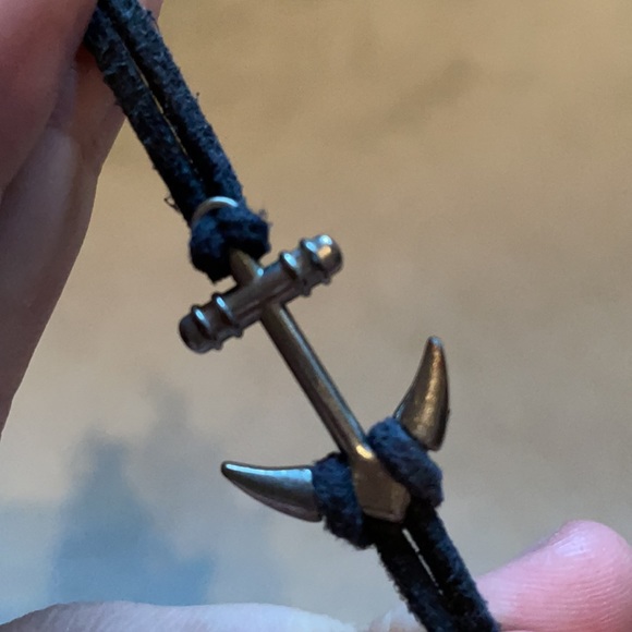 Brandy Melville leather and Anchor Bracelet - Picture 5 of 7